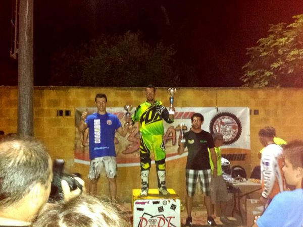 REPUESTOSCOBOS's tweet photo. Piloto d @REPUESTOSCOBOS y amigo  @alfonsoteam46  2* clasificado en SAN ROQUE (dirt track) animos sigue asin !!!👍 http://t.co/LyHphyAOch