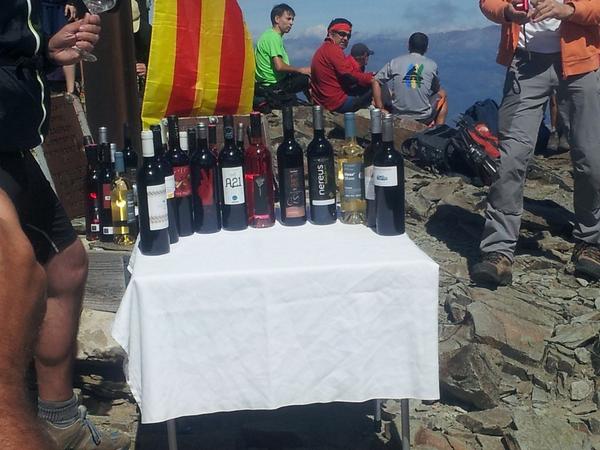 benytana's tweet photo. Gran jornada de muntanya al Puigmal amb tast de vins de @DOEmporda al cim. Per repetirho mes sovint!!!  @pristurpedu http://t.co/HBAKB4Fmz0