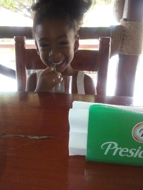 arikiwal's tweet photo. Esa sonrisa bella http://t.co/8MvjIdeAgF