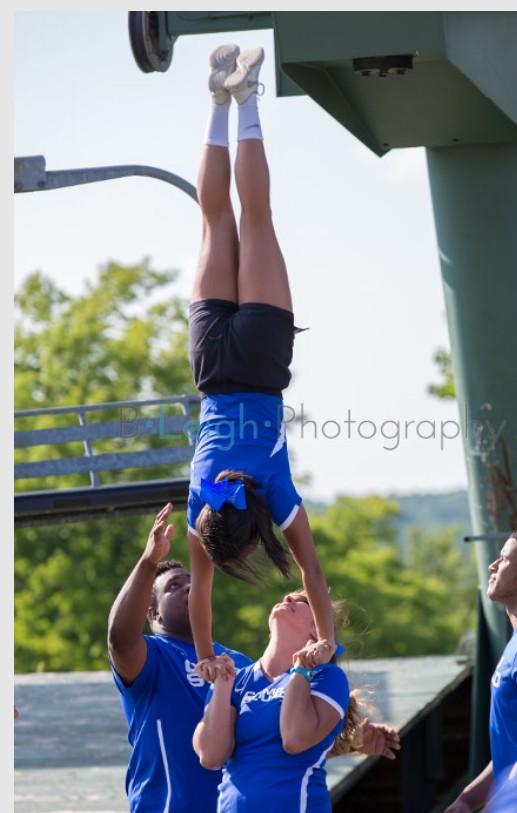 CompSquadCarly's tweet photo. @compsquadbritt is such a beast! Doing hand in hands all on her own ❤️❤️ http://t.co/dN6wYTDxvZ