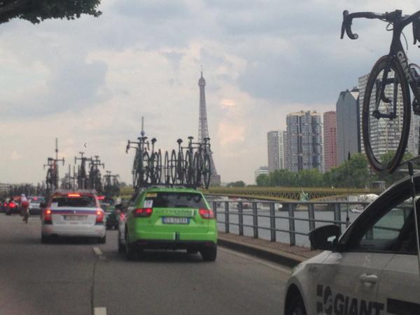 arthurvanrest's tweet photo. Paris. @BelkinNL @TeamBelkin #totallyconnected @letour #TDF2014 http://t.co/Aa4kOKDG6Q