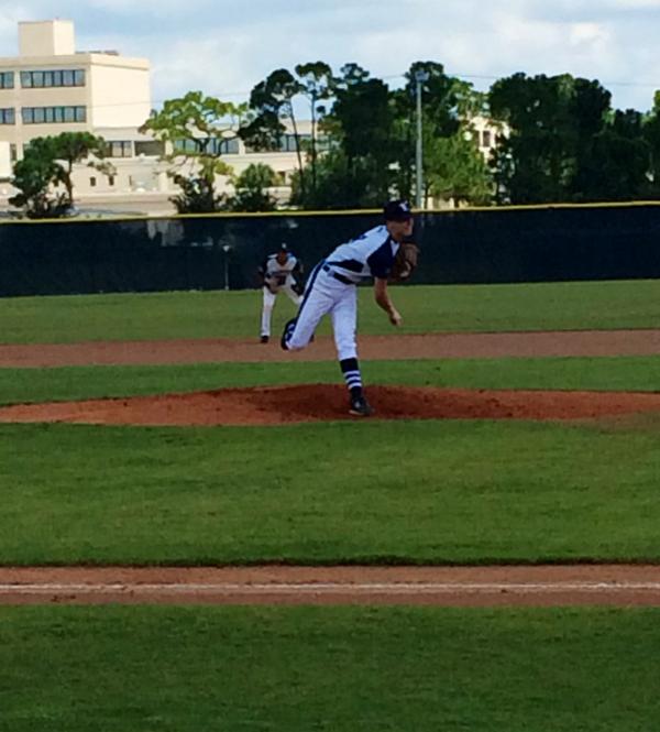 ProspectWire's tweet photo. 2016 grad Christopher Gomez of @florida_legends 16u sitting (81-83) FB (72-74) CB on the bump today #quickarm #PWWS http://t.co/oLkGwULbfG