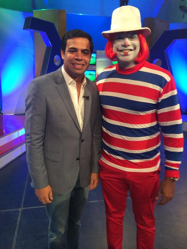 bolivarvalera's tweet photo. Aquí con mi antiguo jefe... Y ahora mi nuevo jefe @Kanquimania #kanquiboli http://t.co/Hc737MR0Sf
