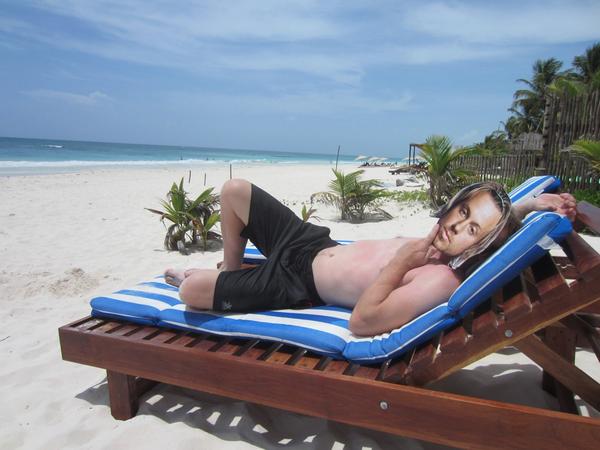 meredithott's tweet image. We went to Mexico and this happened... #harringtonphotobomb