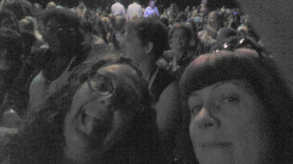 DJDarkAngelSD's tweet image. In the belly of the beast @HallHLine  @mishacollins  @jarpad  woot  3rd row