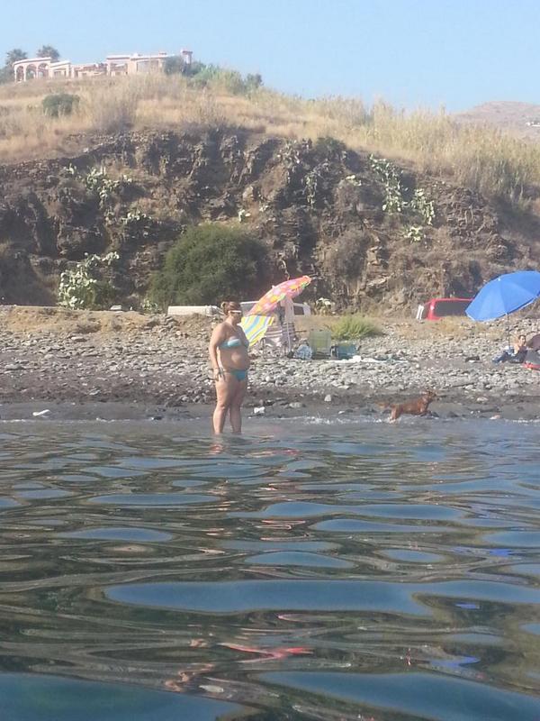 maropj1's tweet photo. Poniendo un Twitt desde el mar con @mayjey01 http://t.co/HrPd39OXvR