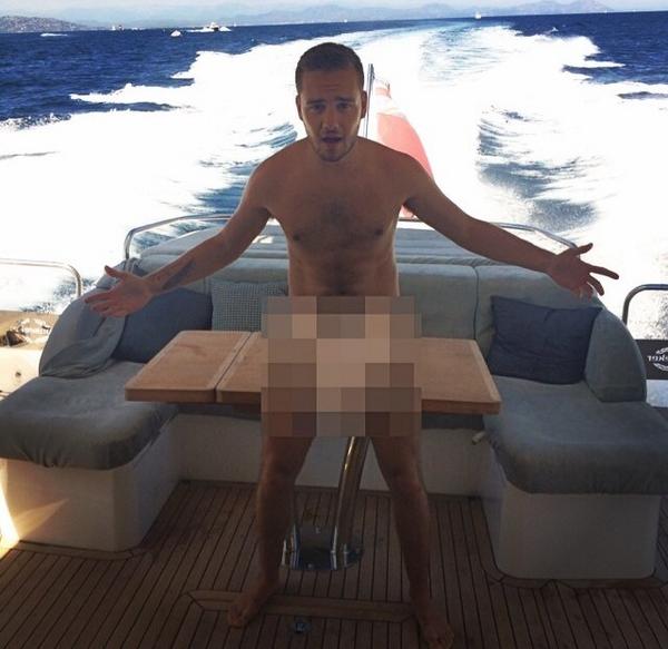 Naked photo of Liam Payne sends internet in to melt down!
<a href="/onedirection/">One Direction</a> <a href="/Real_Liam_Payne/">Liam</a> #OneDirection #LiamsDickPic