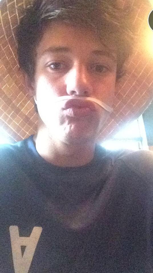 Hiidekx's tweet photo. bae taking cheeky selfies on my phone qt http://t.co/RWqSsmFMPI