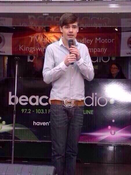harrysdiction's tweet photo. ven que liam paso de ser un testigo de jehova a subir fotos porno ahre http://t.co/VMuv1K289S