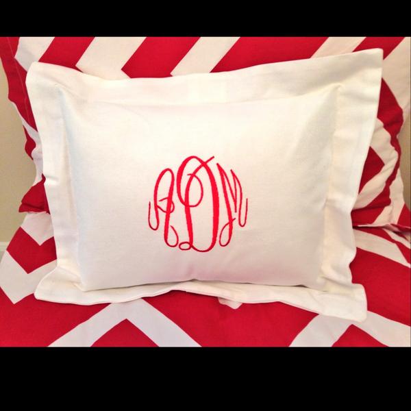 CBCMonograms's tweet image. Perfect monogrammed pillowcase for your college dorm☺️❤️