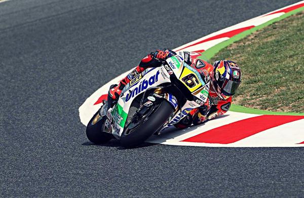JesSanSan's tweet photo. Tumbada de Campeón! Stefan Bradl necesita dar lo mejor de sí mismo en la segunda mitad de temporada.
#MotoGP #FullGas http://t.co/il4VmUK0Xz