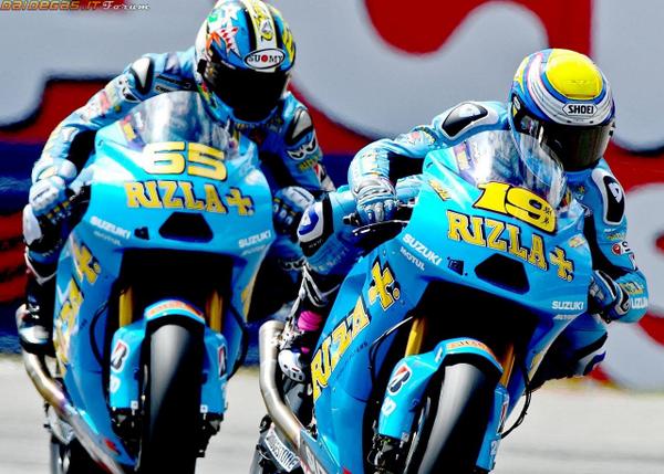 JesSanSan's tweet photo. Deseando ver el regreso de Suzuki a #MotoGP para 2015.
Y sus pilotos? :)
Preciosa imagen con Bautista y Capirossi! http://t.co/7Vcy5g6rNc