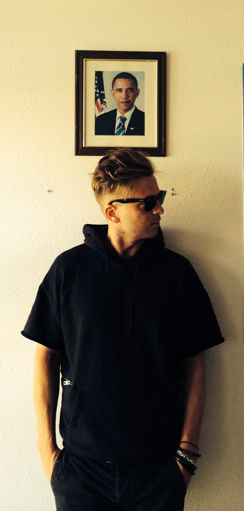 OneRepublic's tweet photo. Customs.  No phones allowed http://t.co/Frws2r1TR3