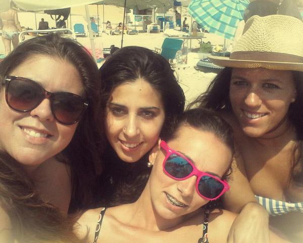 1520Amparo's tweet photo. playeando cn @garciamfani @Caty_gm @evamarles http://t.co/0EwKN7ugC2