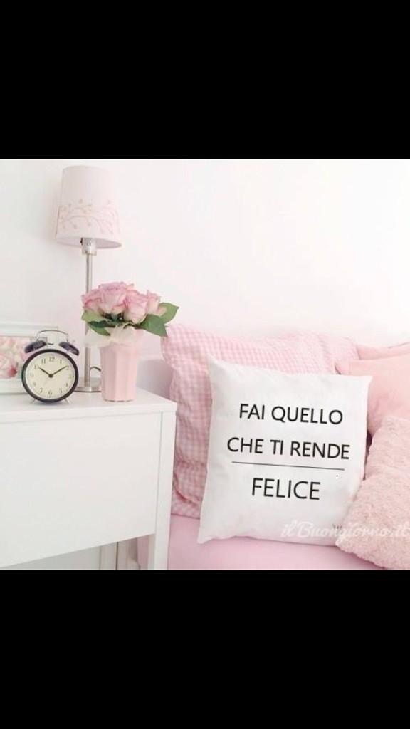 Eppure mi domando spesso se,in qsto mondo csì avanti,hanno ttti il coraggio di fare ció che veramente li rende Felici