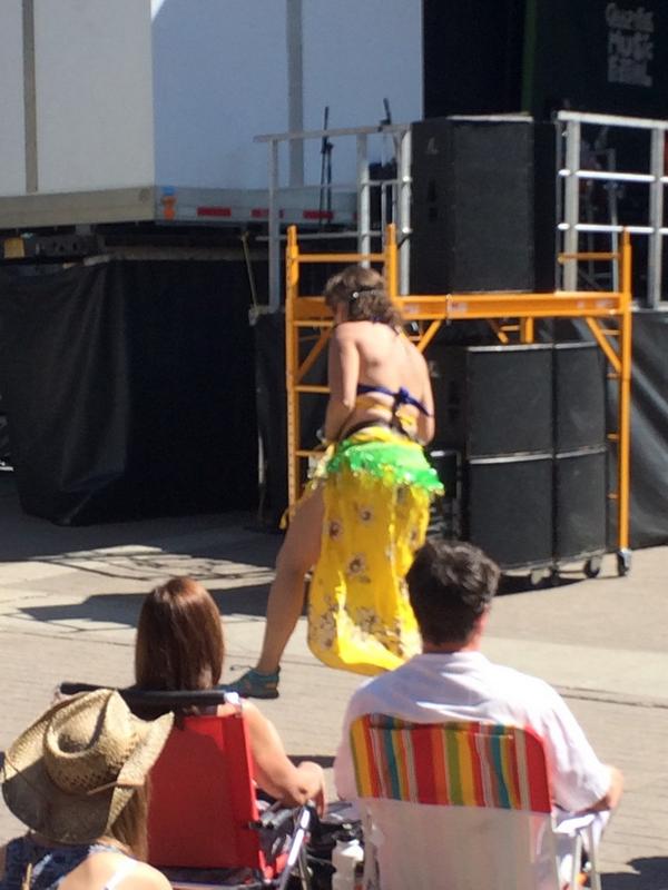 alamon222's tweet photo. 1st twirlibird at Sundays Folk Festival (yyc) http://t.co/ItRLd2ZI1f