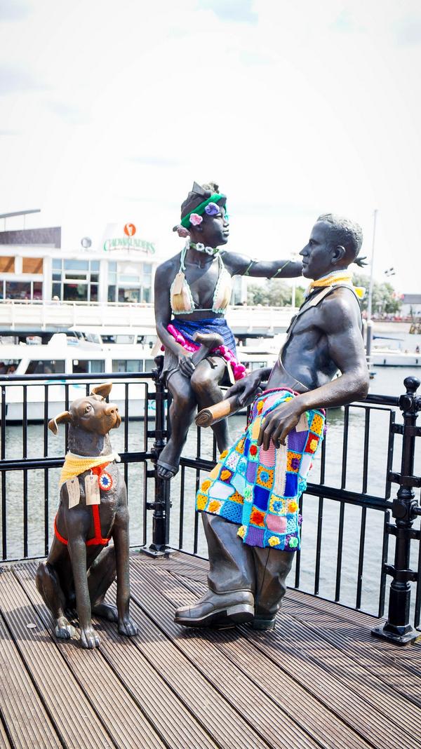 Someone has put knitted clothing on the statues 
#StreetArt #UrbanKnitting #CardiffBay #Wool