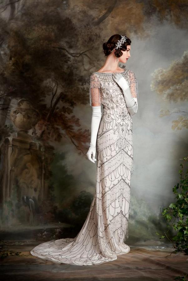 beaded 20s style wedding dress BABEYOND Rhinestone Beaded Mermaid 1920s Bridal Dresses, Vintage 1920s Wedding Gowns, 1920s Evening Dress, White, Size 10 main image 0