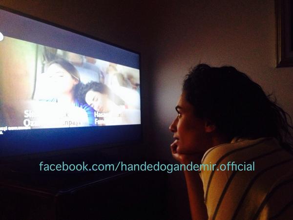 Son kez ekran başına... Hande Doğandemir'den tüm Güneşi Beklerken'cilere teşekkürler... <a href="/dogandemirhande/">hande doğandemir</a> <a href="/KanalD/">Kanal D</a>