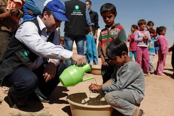 abusulayman's tweet photo. What does it mean to be a refugee? http://t.co/7xy6rWecVS
Day29 #Help4Syria @oxfamgb http://t.co/YhNwLjRHuO