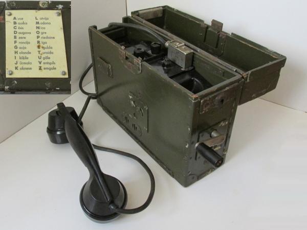 Jaunākais eksponāts VEF kolekcijā - VEF lauka telefons no pirmskara gadiem.
