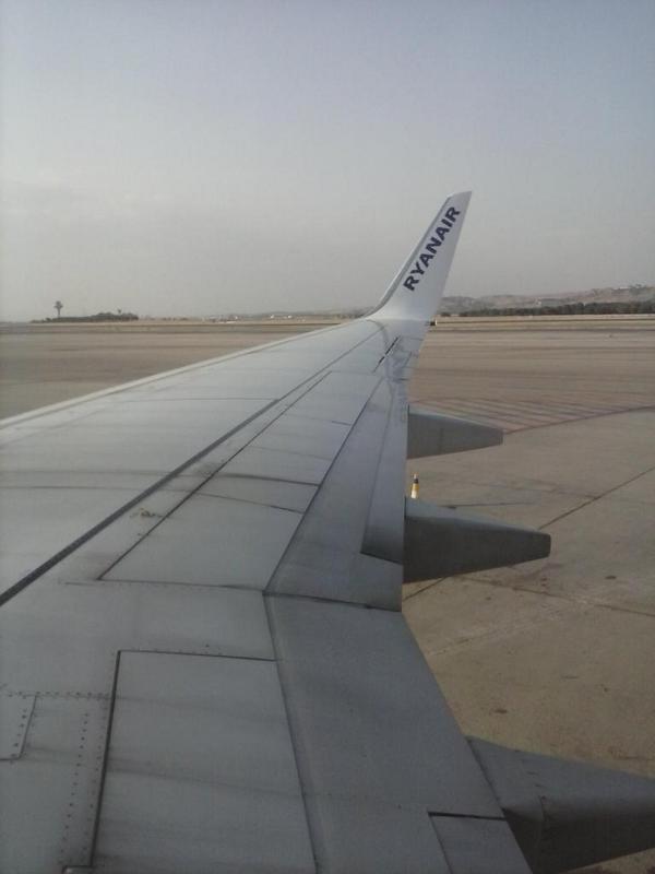 Jonathann__10's tweet photo. Listos para el despegue, allá vamos IBIZAA !! Jaja @MarcosAranda07 ;);) http://t.co/Kwbx3pfMbQ