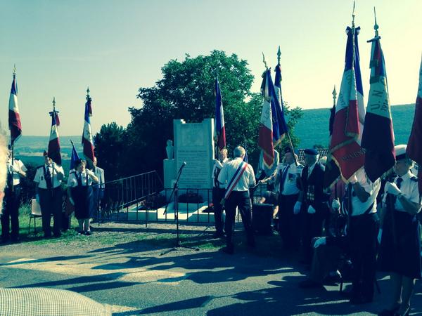 alainhoupert's tweet photo. Commémoration à #Urcy des résistants massacrés à la bataille du #Leuzeu http://t.co/gSmfpicvYC