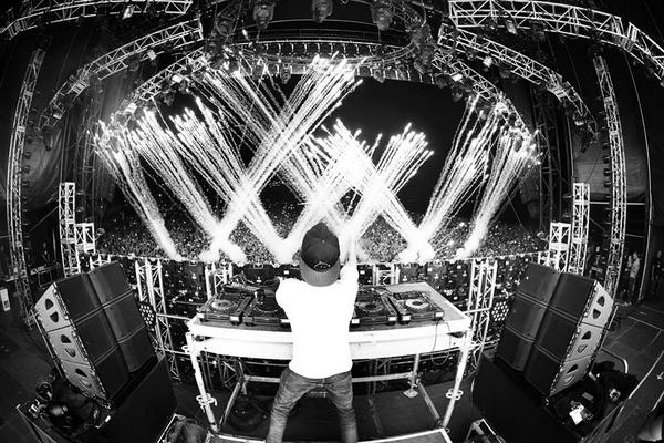 aviciipty's tweet photo. Barcelona ​​festival de la playa estuvo de loco anoche Ahora, de vuelta en Ibiza para la 2 Ronda http://t.co/W6idjMG9qp