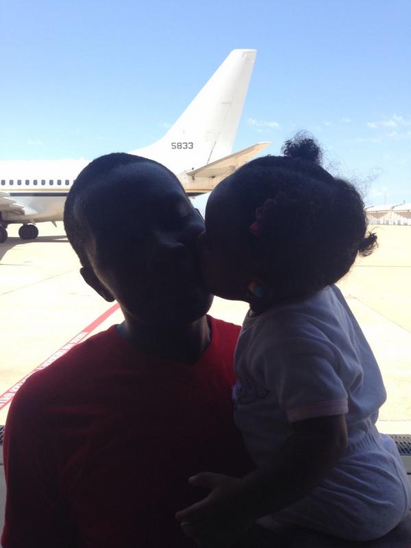 DavidOwuori's tweet photo. My daughter sayin bye see you soon!! http://t.co/YNeEMVcREz