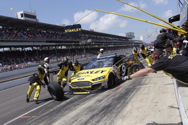CIAStockPhoto's tweet photo. Caution on lap 98 allowed @MarcosAmbrose a chance to pit #Brickyard400 @RPMotorsports http://t.co/EEG4LUQKyd