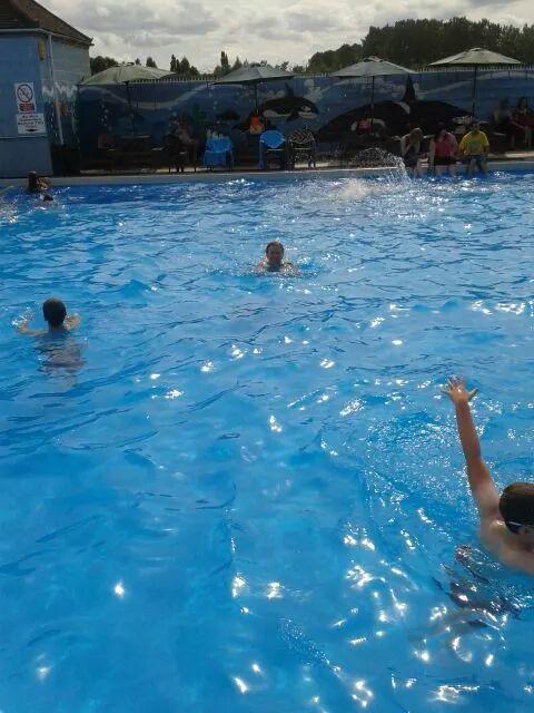Looby_lou02's tweet photo. And I went in and did a little bit of swimming!!! #bathurstpool http://t.co/dawQQRDOCZ