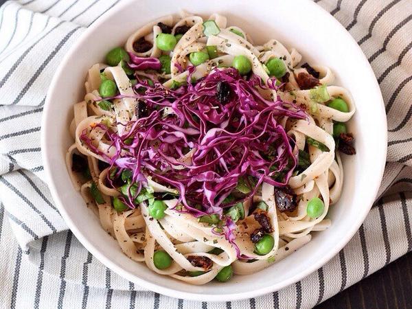 Foodseum's tweet photo. Fettucini with cabbage and english peas What do you add to this dish to tie these flavors together #recipehelp http://t.co/mALWBWVdPu