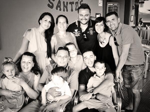estefaniaDN's tweet photo. Mi familia. Mi vida. #bday #feliz http://t.co/RrpJkiOqi4