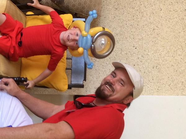chappers_paul's tweet photo. Thanks to @MarkBalloonGuy for Ethan's  minion hat @Sandpearlresort http://t.co/5ABd40DEkW