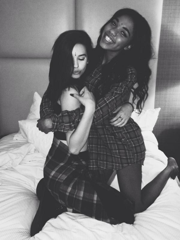 MakeupbyMandy24's tweet photo. last night w this girl 👯💜 http://t.co/2OdMKs42AQ