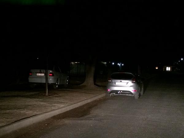 potchcpf's tweet photo. Vehicles parked in road and sidewalk, unlit area. Ready for the taking. http://t.co/Jkz83CAmxx