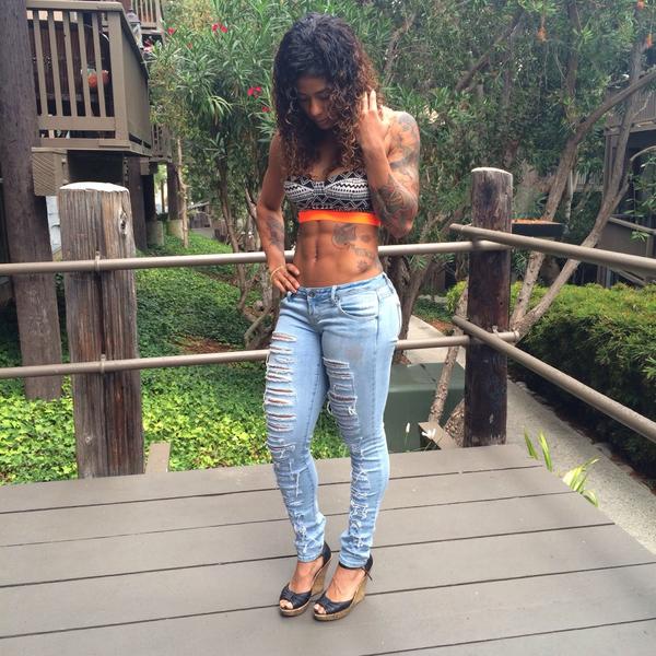 t_rayyyyy's tweet photo. “@mankofit: #ripped is the new look? El Nuevo look va rasgado? http://t.co/apMq0uB2Of” • Your Abs!! 😍