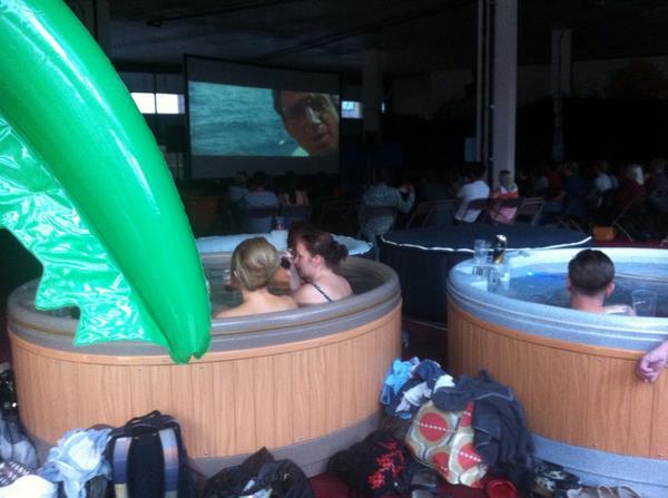 Awesome night at #Jaws with <a href="/sneakyexp/">SneakyExperience</a> #hottubcinema #hottub #film #topsunday