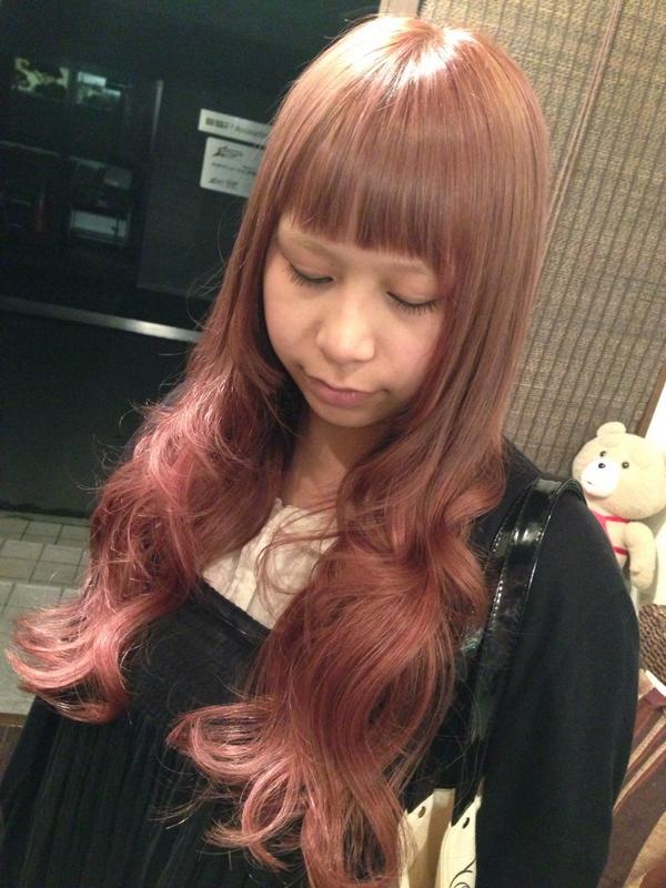 Yuu ピンクベージュのグラデーションカラーです 毛先のピンクはエクステです ﾉw エクステでグラデーション やれば色落ちもせず ノーダメージのグラデーションカラーができます まだモデル募集中です Http T Co Odny0cqati