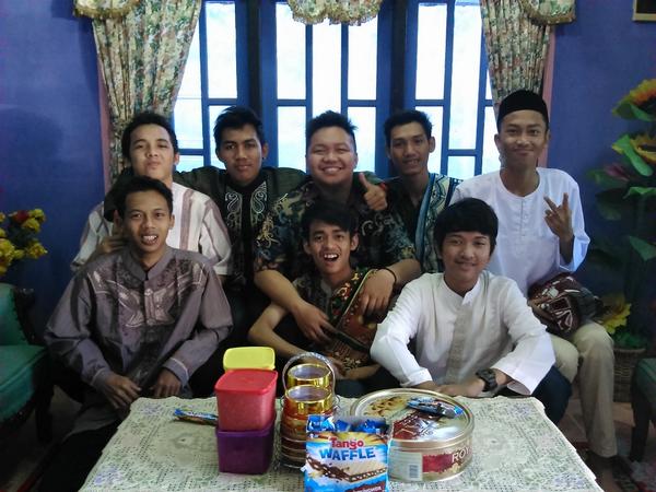 HernandaYogi's tweet photo. Selamat Lebaran Bro,Mohon Maaf Lahir Dan Batin http://t.co/a8vs0Ghv5c