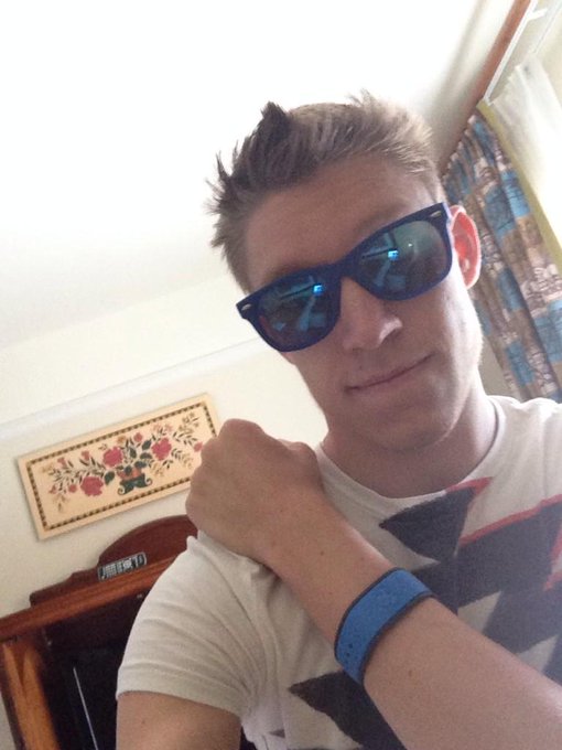 Disney for days! #vacation #magicband #mickey #blue http://t.co/LUIeIcMSyc