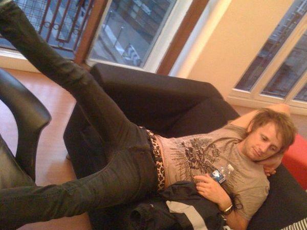 teeniesquirrel's tweet image. @paranoid_fish #somecuteHowardbirthdayspam #notnumbered