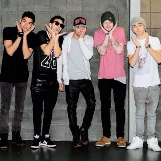 omfgjaybird's tweet photo. #whyimhardtolivewith because I will always love these boys more than u http://t.co/Ajo5e9PB7W