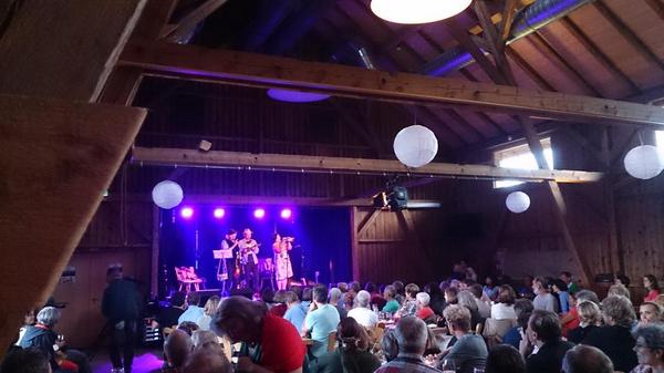 harnerbua's tweet photo. #Coconami und #Kofelgschroa im Stockerhof #Pfaffenhofen - sche wars. http://t.co/RikJ59Iu6e
