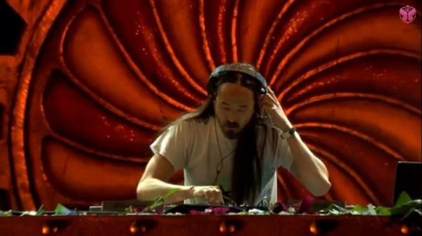 Estúpido y sensual Steve Aoki 😍❤️🙌 Es una perfección, increíble, orgasmos instantáneos. 🙌👌#Tomorrowland