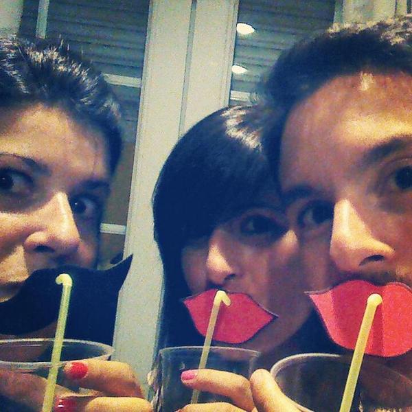 Carolinxii's tweet photo. Finde "DePedidas" y "Despedidas" #GrandesAmigos #OsQuiero http://t.co/ZDW3AfPadn