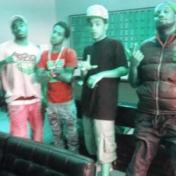 kinglucci927's tweet photo. In da boooth wit jose guapo http://t.co/byNFxCHOoV