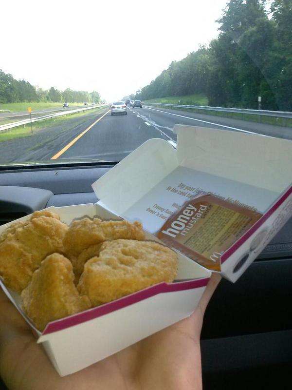 AverelUndine's tweet photo. Nothing could be better. 
#nugs #food #McDonalds #roadtrip #nugget #chicken #chickennugs http://t.co/OJVU43FoX1