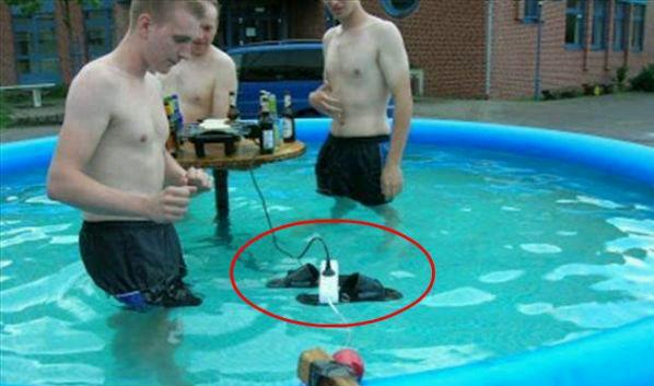 bOfti's tweet image. "@Charlie_Club: Where are you hanging tonight? 
Weekend has not yet ended. Share the fun!" #ElectricFun