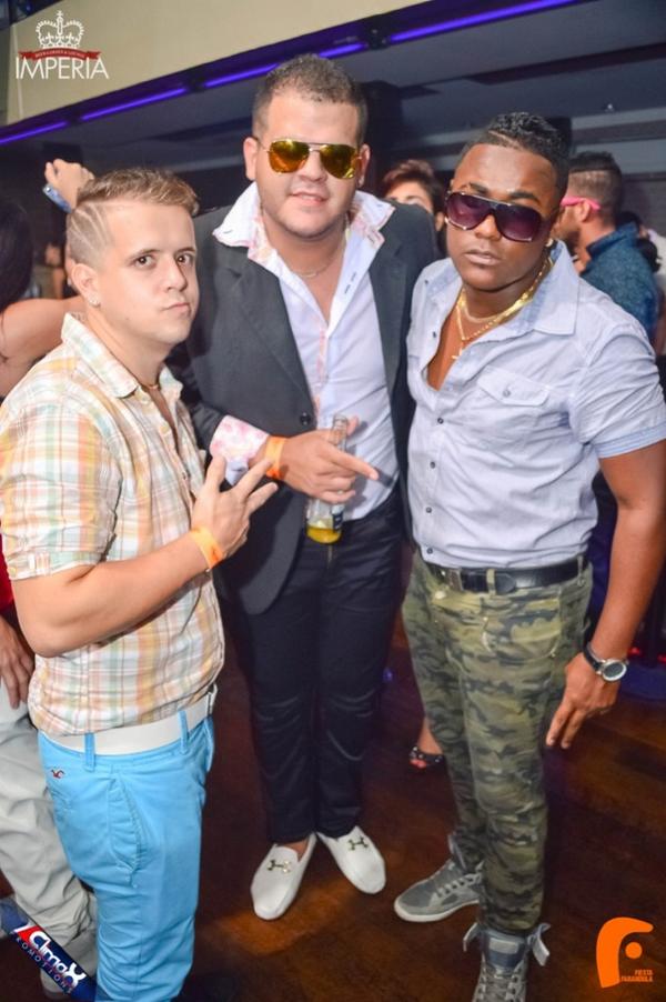 yasma23's tweet photo. Imperia miami disco!! Con cariel y eric http://t.co/DQ3ve5cHvO